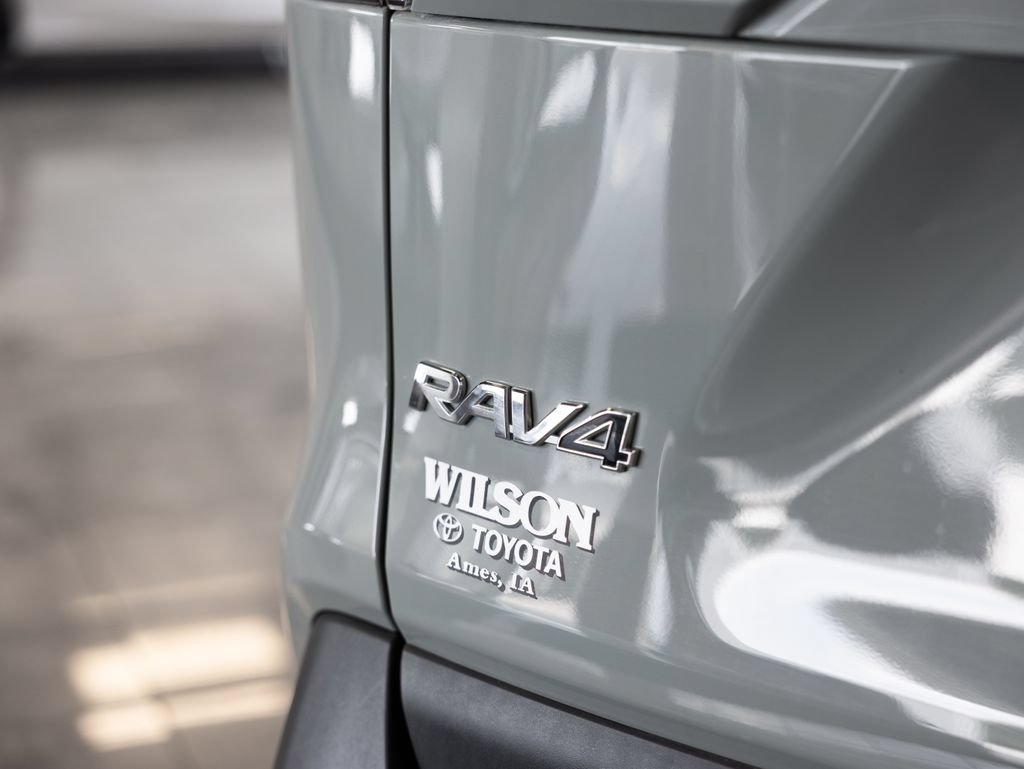 Used 2019 Toyota RAV4 XLE w/ Convenience Package AWD/4WD image 6