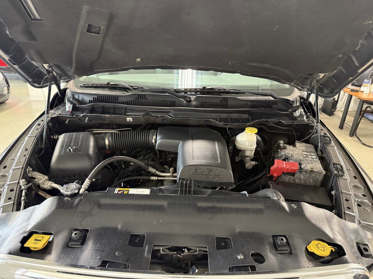 Used 2018 RAM 1500 Classic SLT image 22