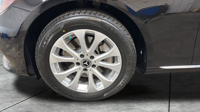 Used 2018 Mercedes-Benz E 300 4MATIC image 28