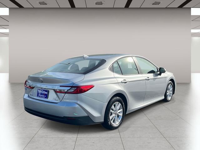 Used 2026 Toyota Camry LE FWD image 8
