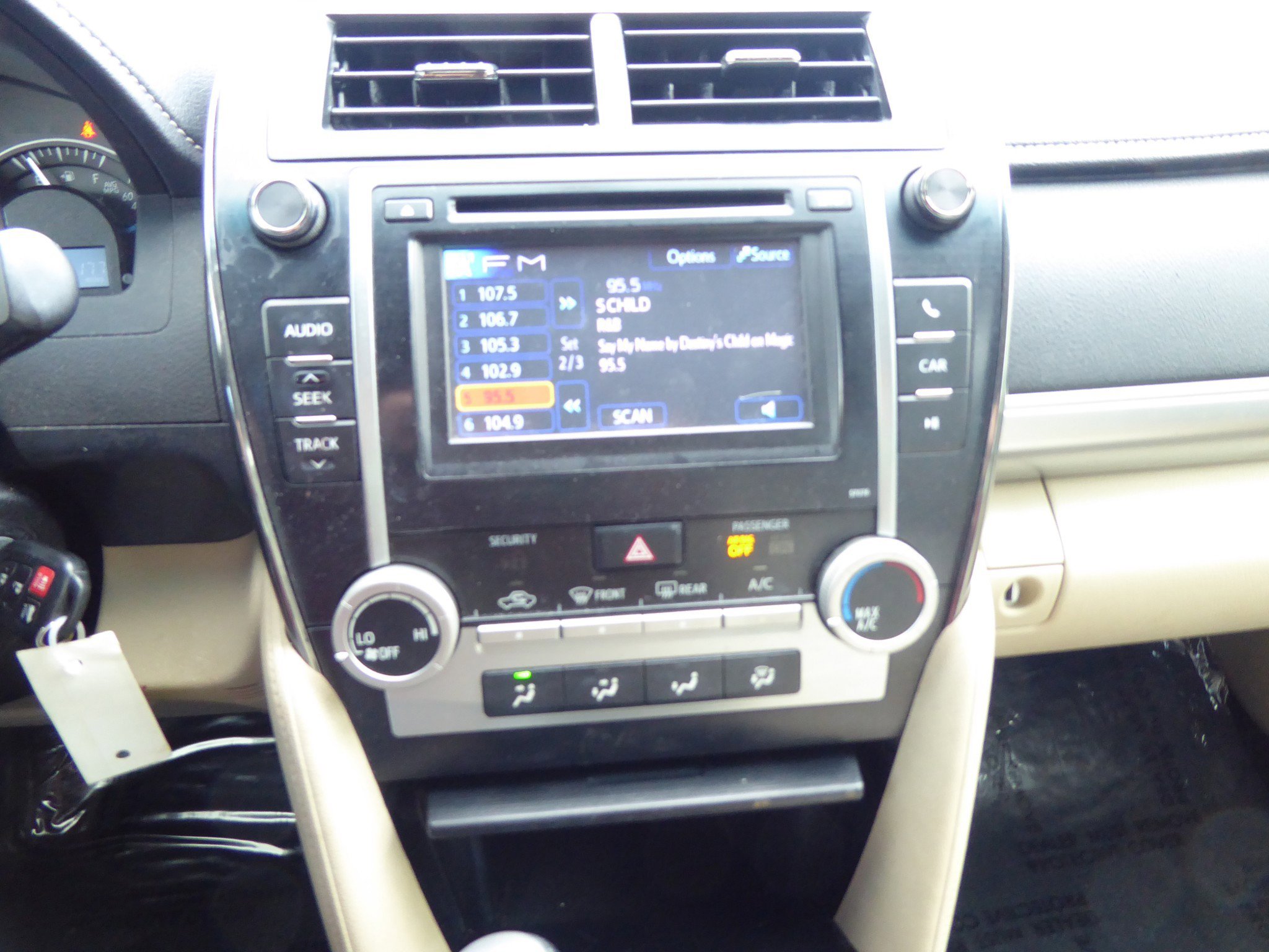 Used 2014 Toyota Camry LE image 12