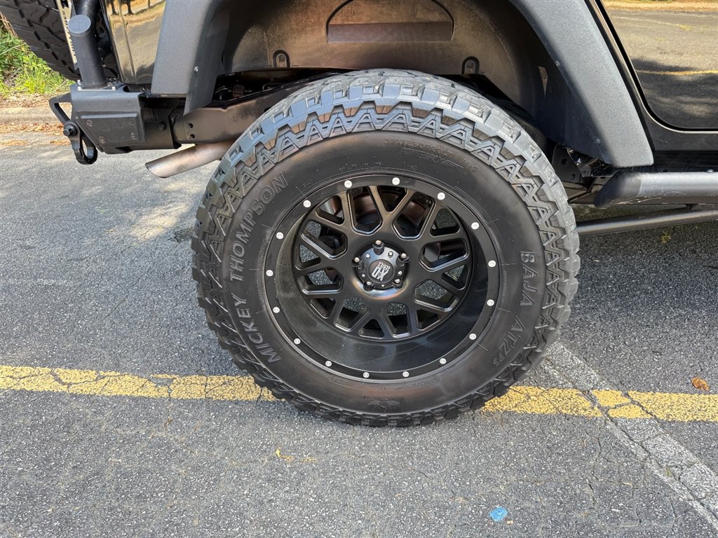 Used 2015 Jeep Wrangler Unlimited Rubicon w/ Dual Top Group AWD/4WD image 29