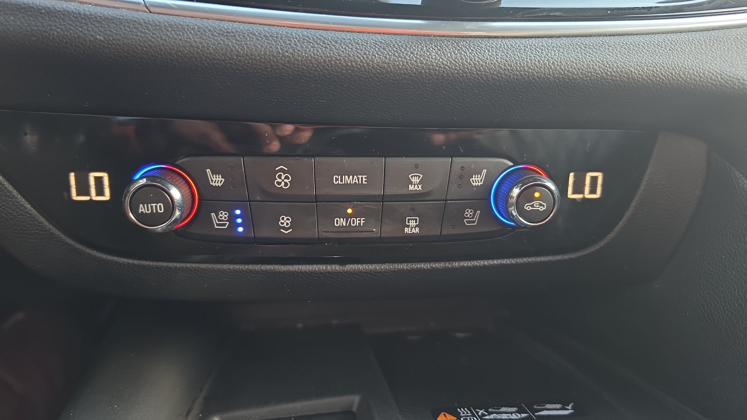 Used 2022 Buick Enclave Avenir w/ Avenir Technology Package FWD image 18