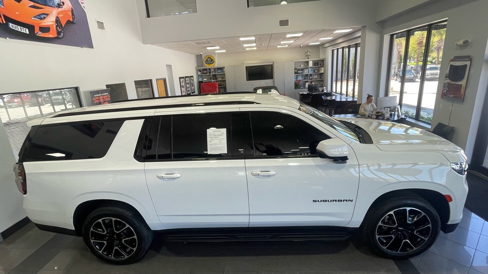 Used 2024 Chevrolet Suburban RST w/ Luxury Package image 5