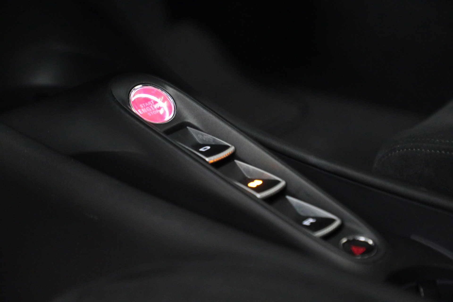 Used 2023 McLaren Artura image 32