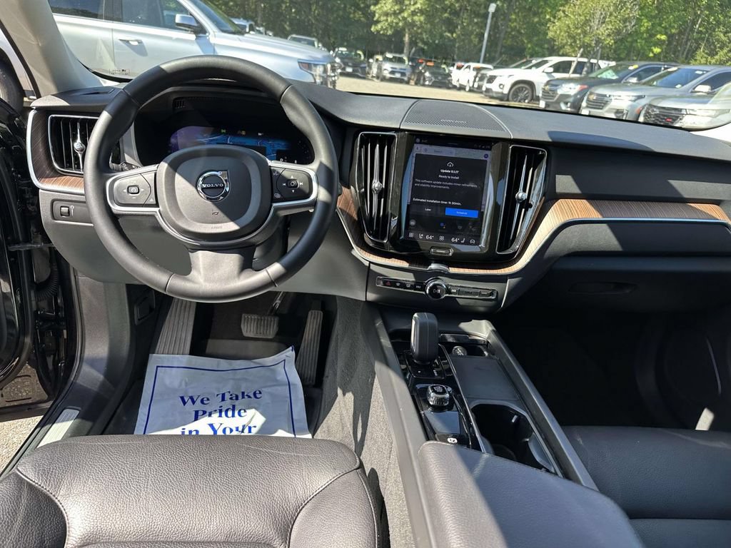 Used 2022 Volvo XC60 B5 Momentum w/ Climate Package AWD/4WD image 23