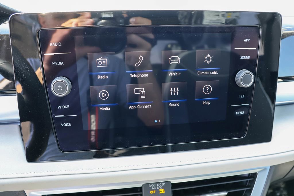 New 2025 Volkswagen Taos SE image 28