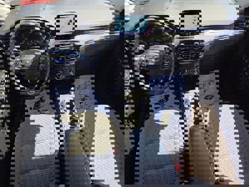 Used 2022 Ford Escape SE w/ SE Sport Appearance Package image 11