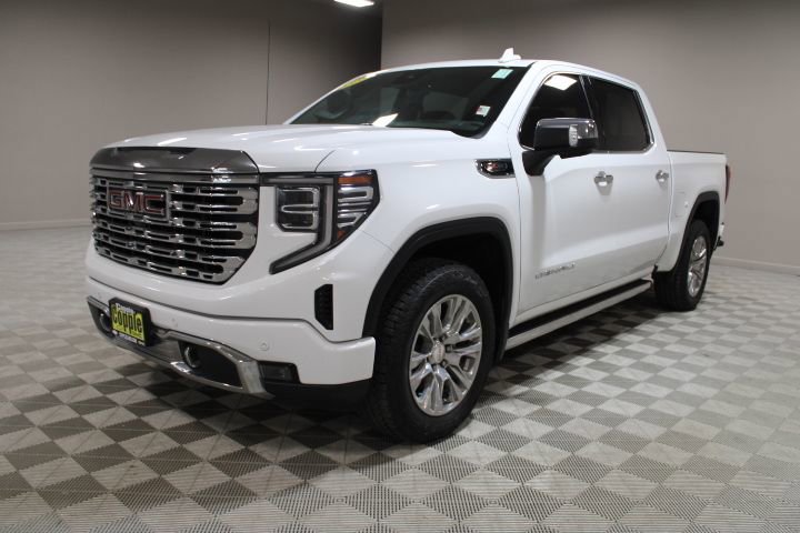 Used 2023 GMC Sierra 1500 Denali w/ Technology Package AWD/4WD image 7