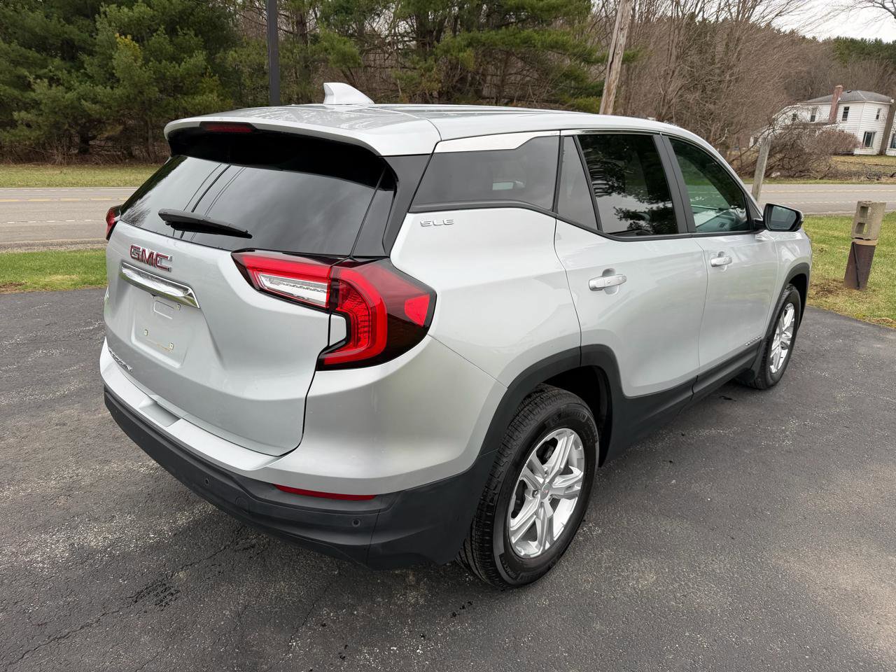 Used 2022 GMC Terrain SLE image 8