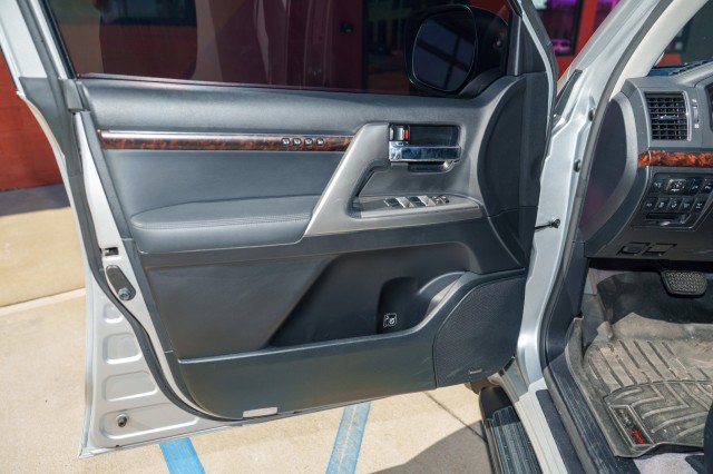 Used 2013 Toyota Land Cruiser image 25