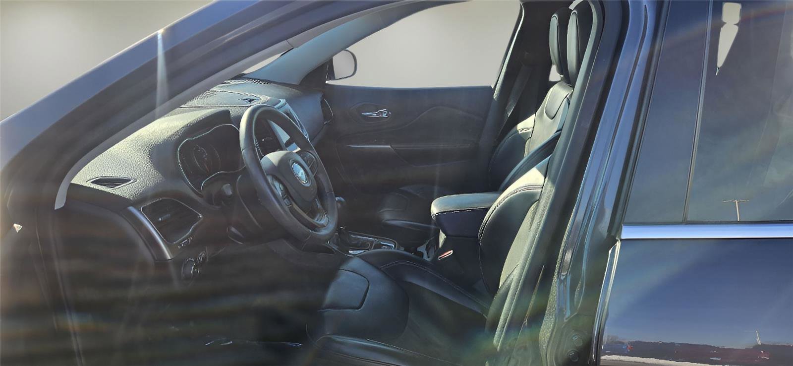 Used 2020 Jeep Cherokee Latitude Plus image 16