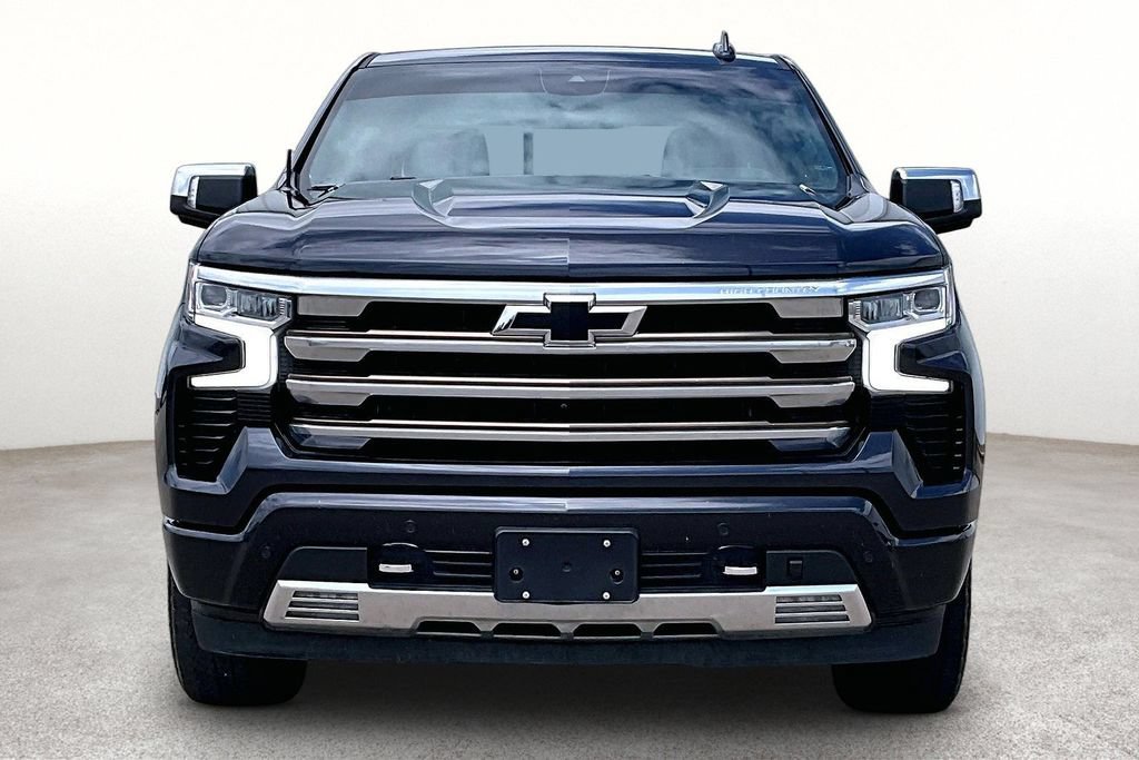 Used 2022 Chevrolet Silverado 1500 High Country w/ Z71 Off-Road Package AWD/4WD image 4