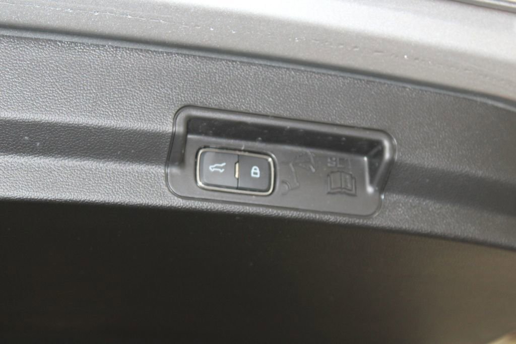 Used 2023 Ford Explorer XLT w/ Equipment Group 202A image 32