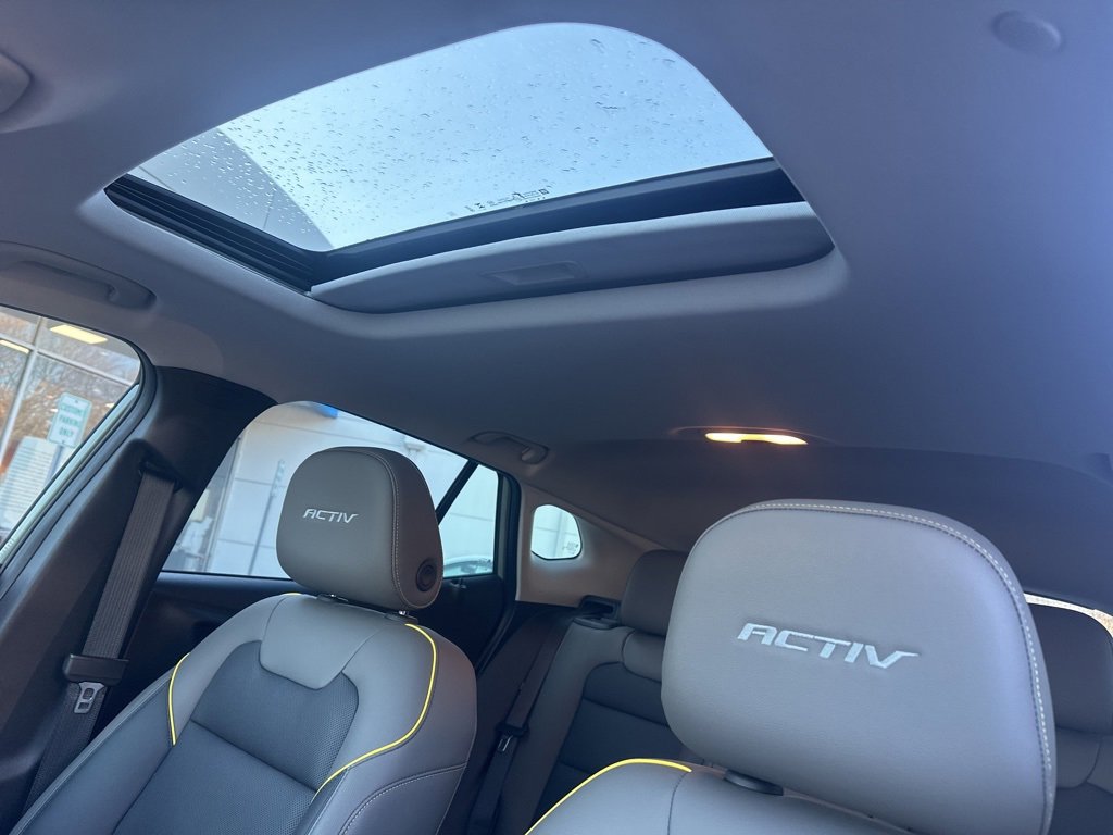 Used 2024 Chevrolet Trax ACTIV w/ Sunroof Package image 12