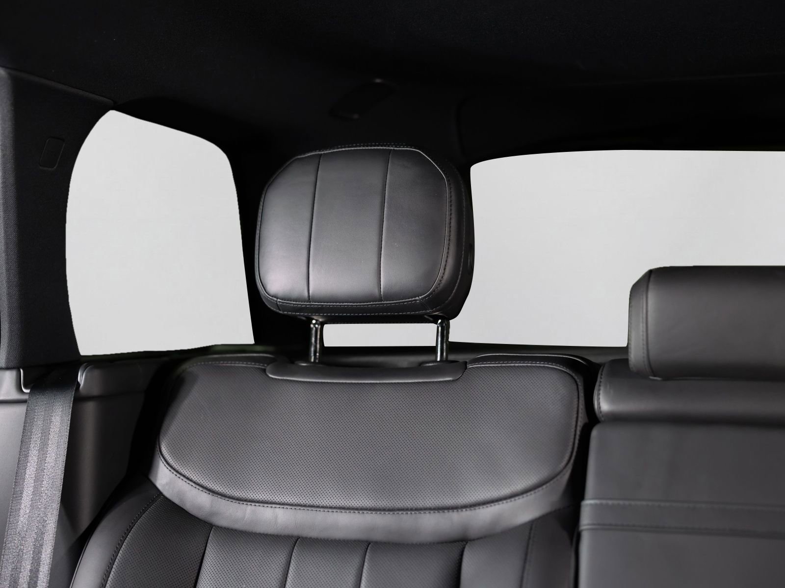 Used 2025 Land Rover Range Rover SE AWD/4WD image 28
