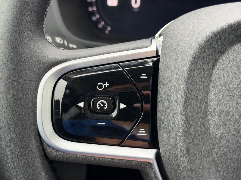 Certified 2025 Volvo XC60 B5 Plus AWD/4WD image 18