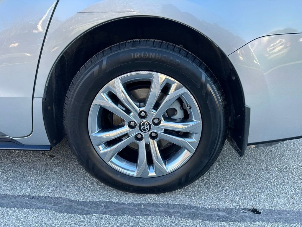 Used 2022 Toyota Sienna Platinum image 8
