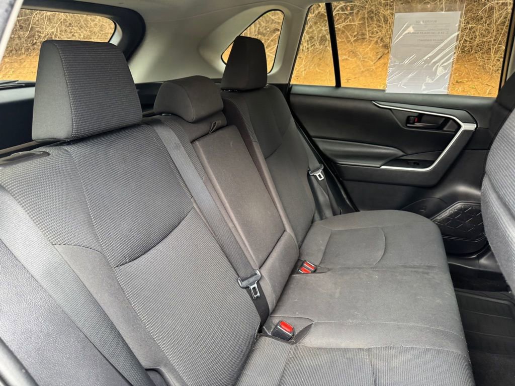 Used 2021 Toyota RAV4 LE image 15