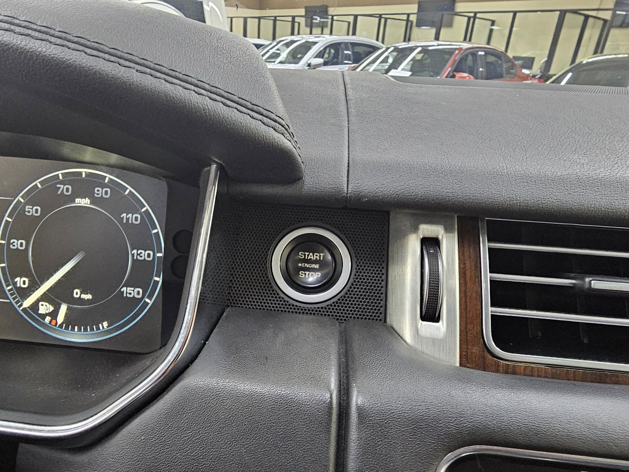 Used 2016 Land Rover Range Rover HSE image 37