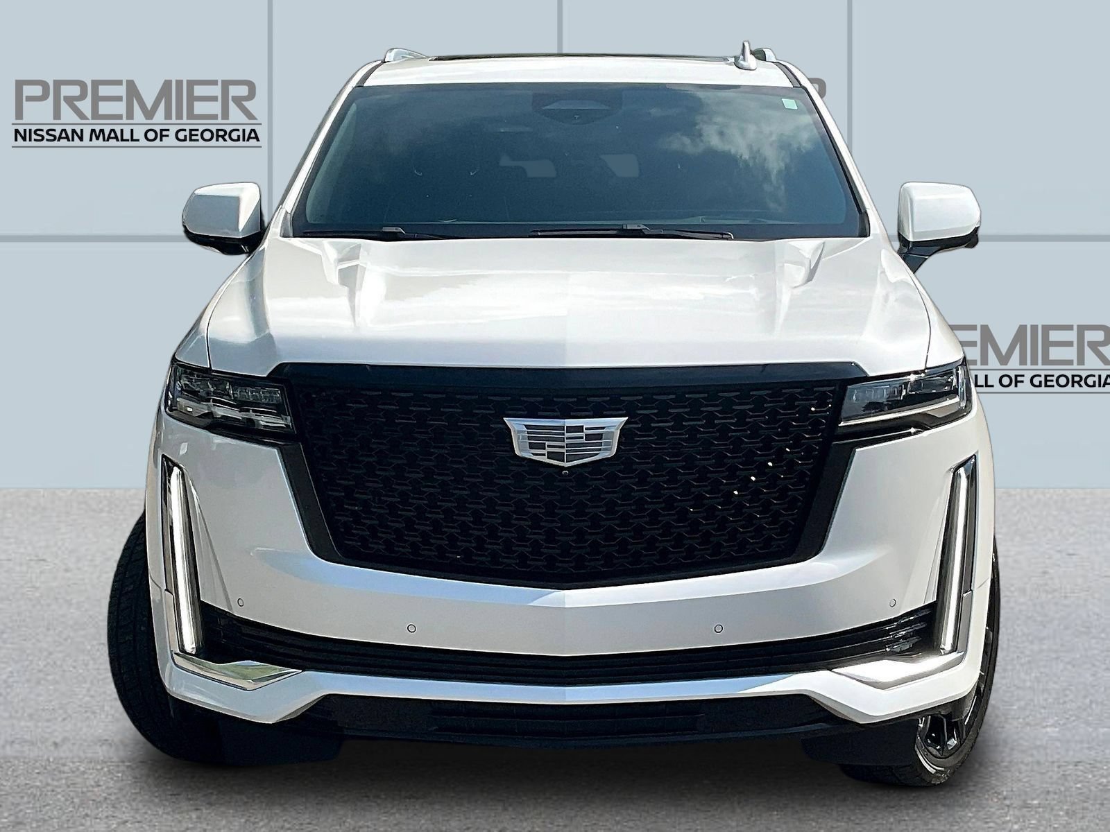 Used 2023 Cadillac Escalade Premium Luxury AWD/4WD image 2