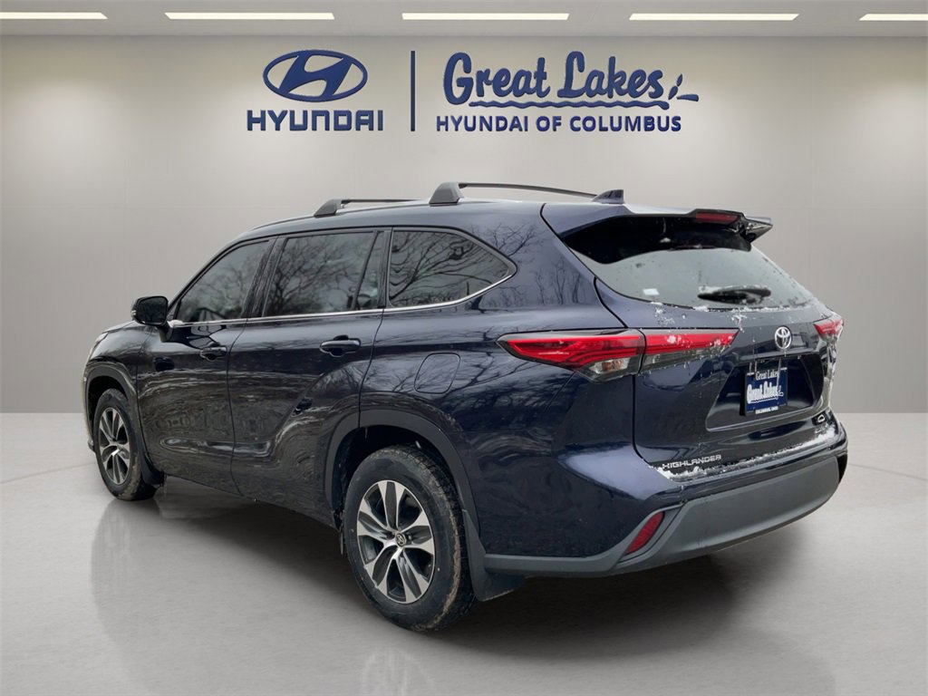 Used 2020 Toyota Highlander XLE image 3