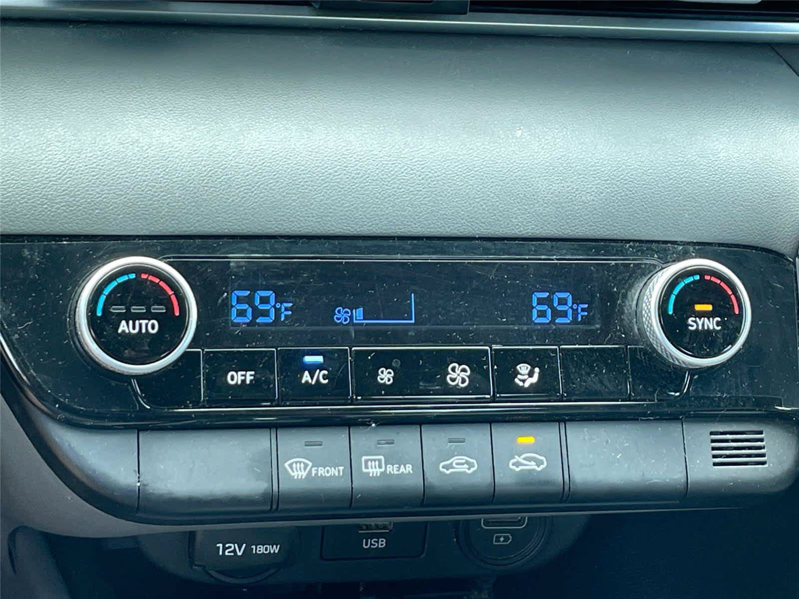 Used 2022 Hyundai Elantra SEL FWD image 17