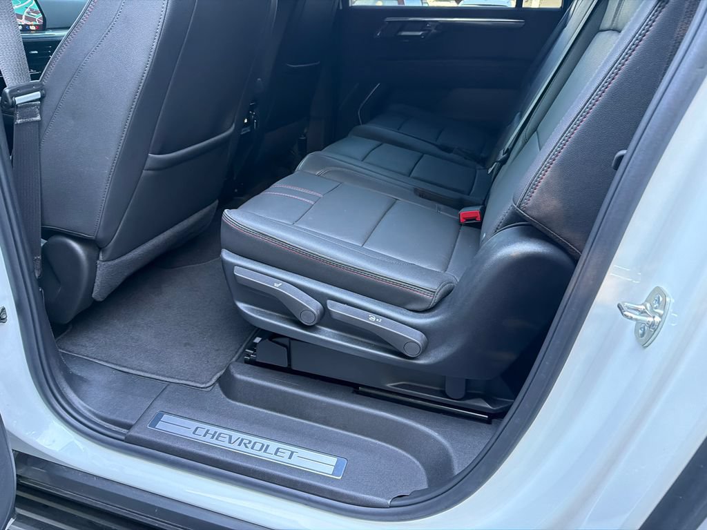 Used 2025 Chevrolet Suburban RST RWD image 21