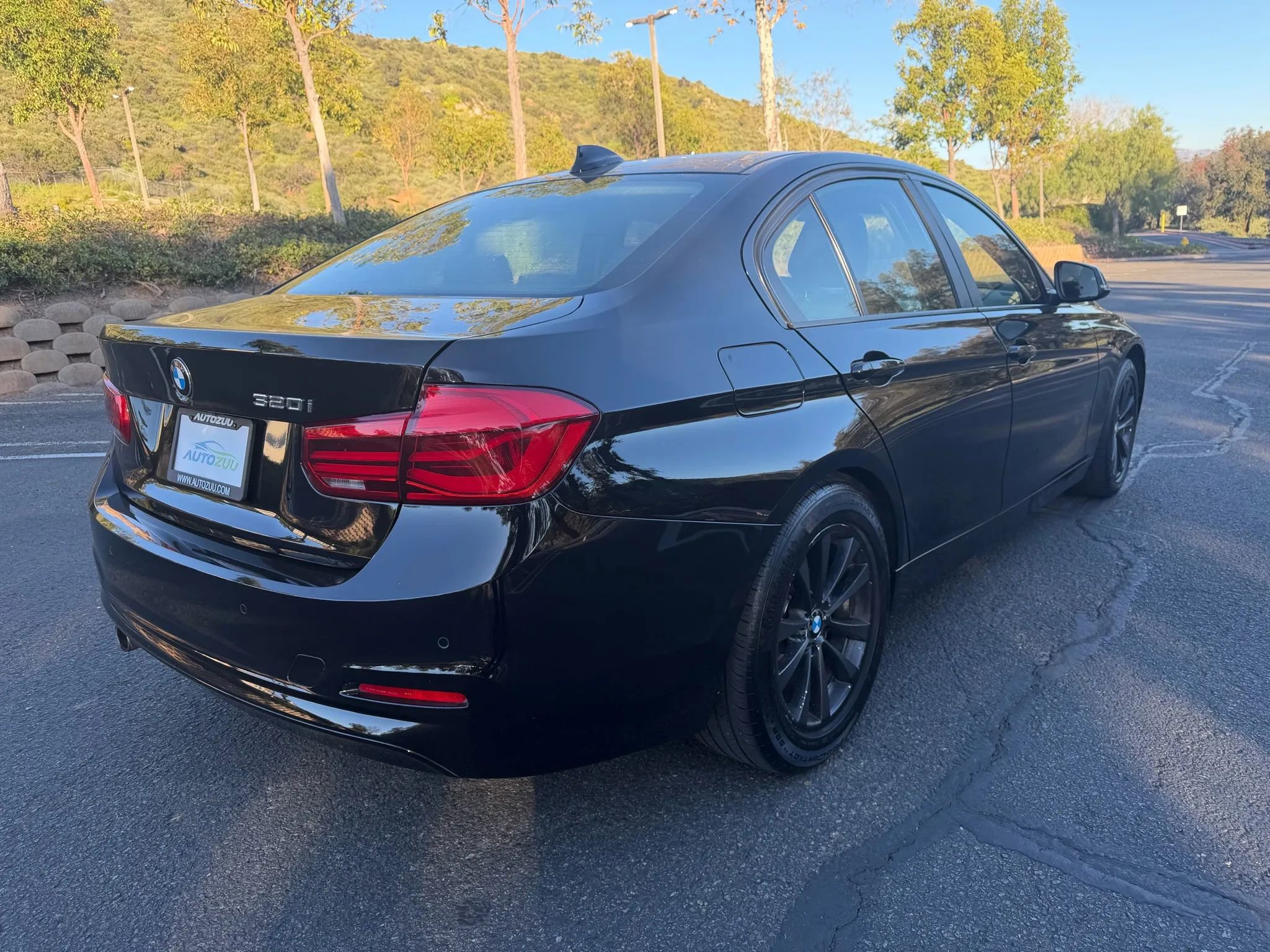 Used 2017 BMW 320i Sedan image 5