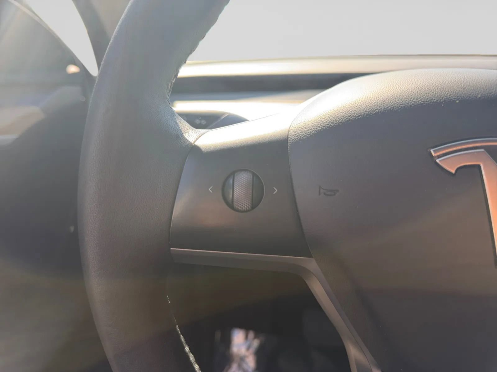 Used 2022 Tesla Model Y Long Range AWD/4WD image 23