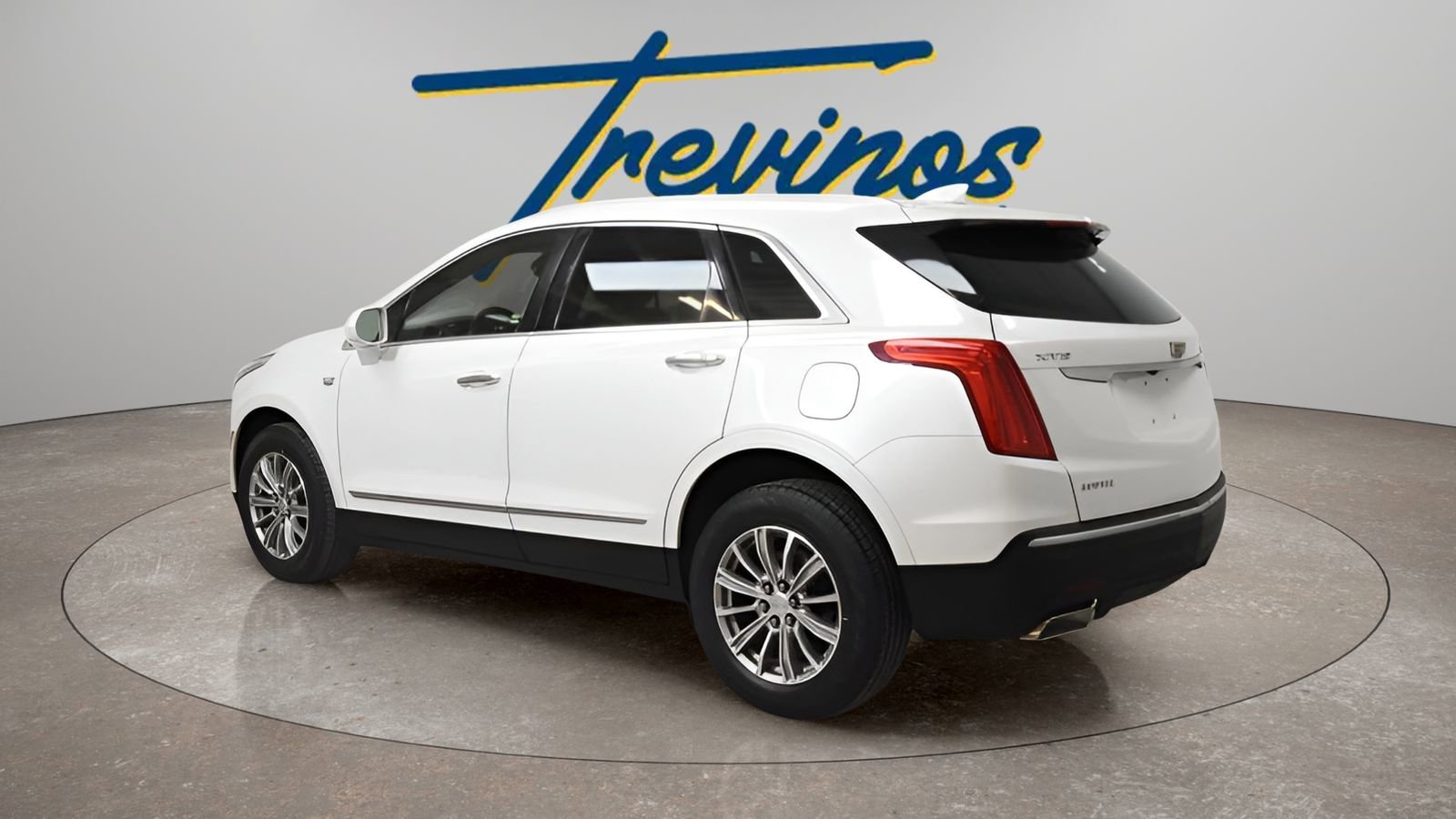 Used 2017 Cadillac XT5 Luxury w/ Driver Awareness Package image 9