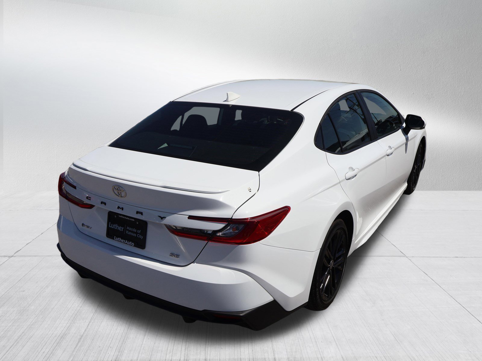 Used 2025 Toyota Camry SE FWD image 7