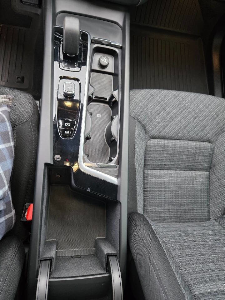 Used 2023 Volvo XC60 B5 Core image 42
