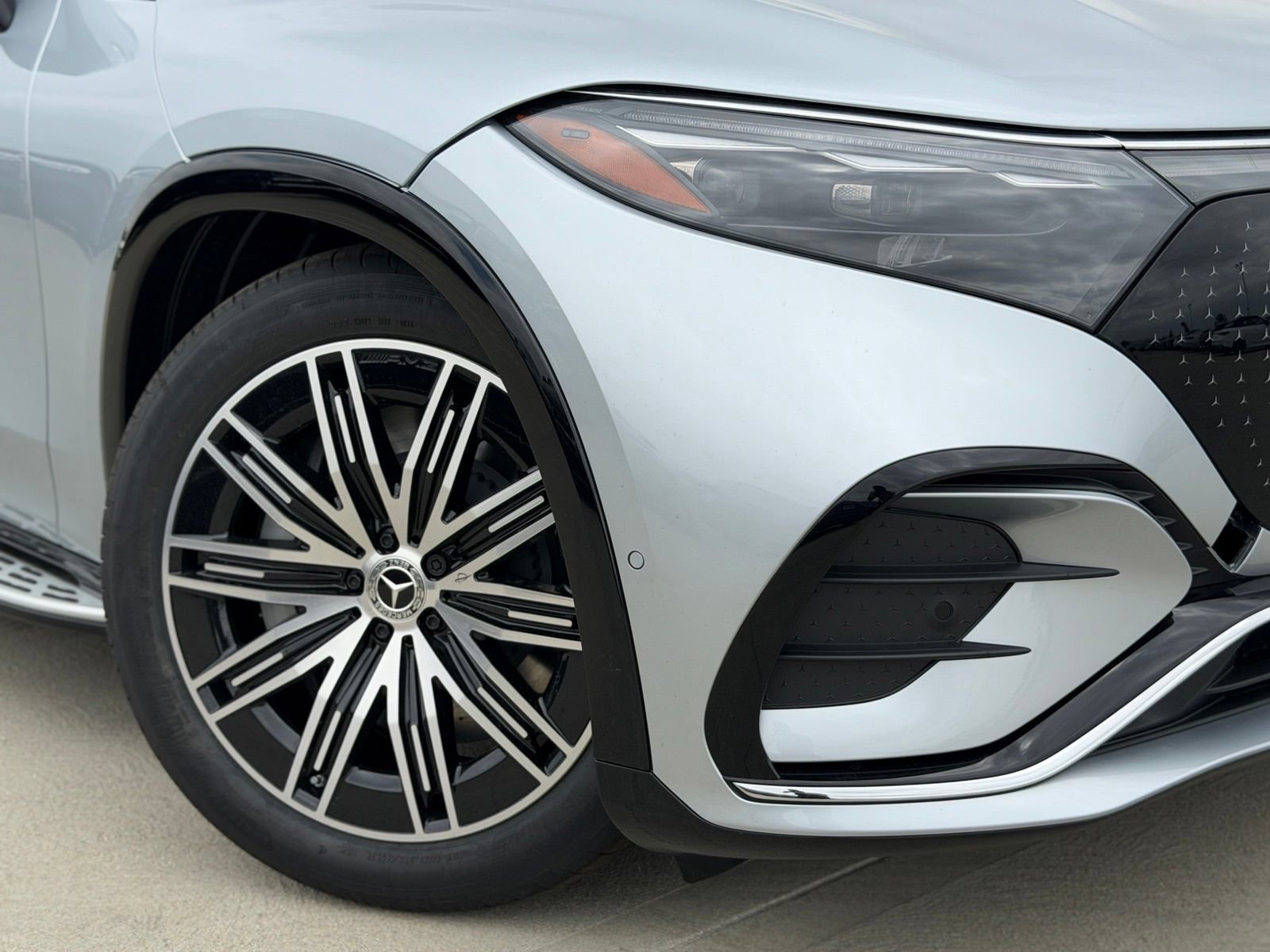 New 2026 Mercedes-Benz EQS 550 4MATIC SUV image 4