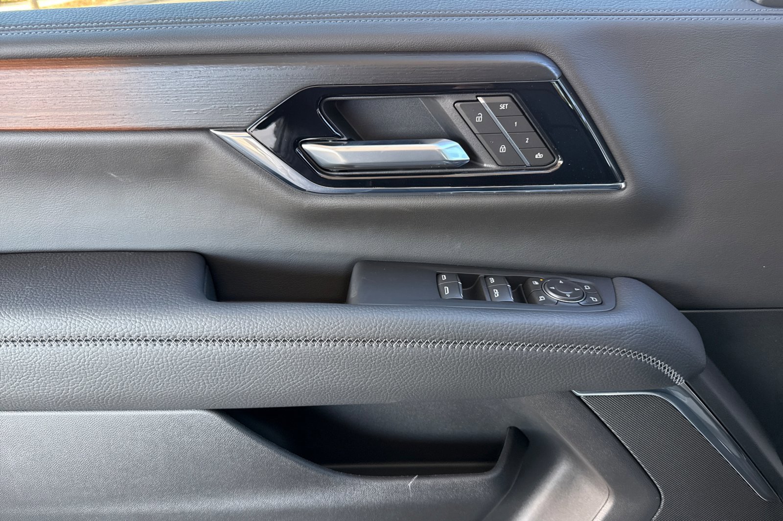 New 2026 GMC Yukon XL Denali w/ Denali Reserve Package image 12