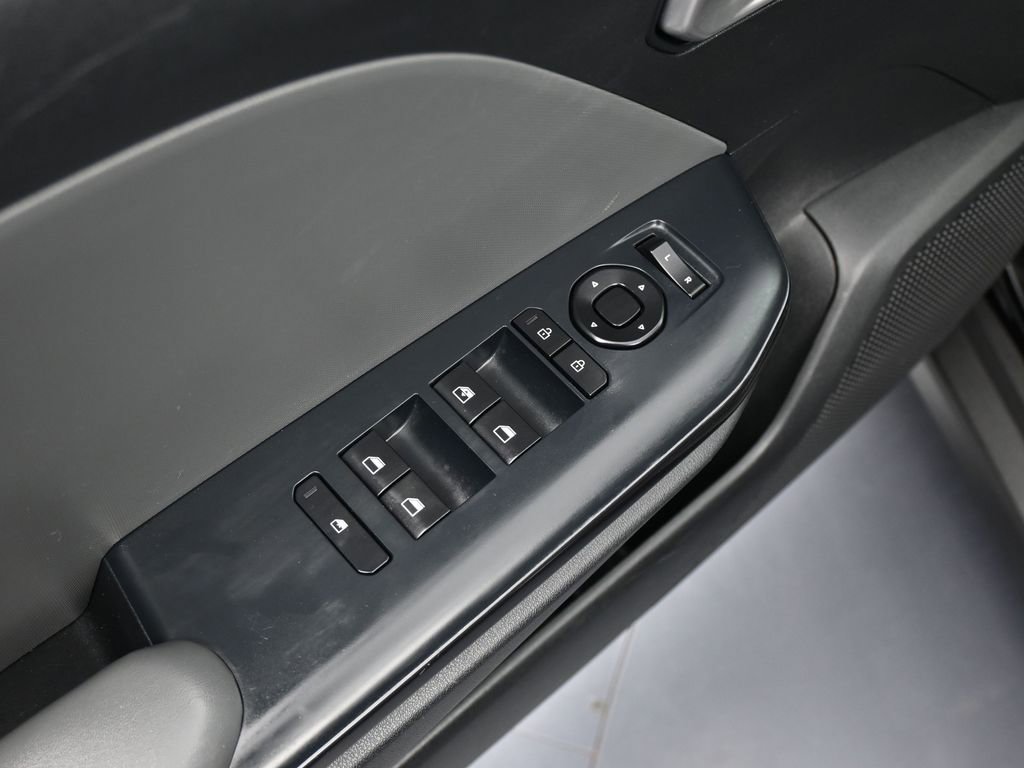 Used 2025 Kia K4 LX image 16