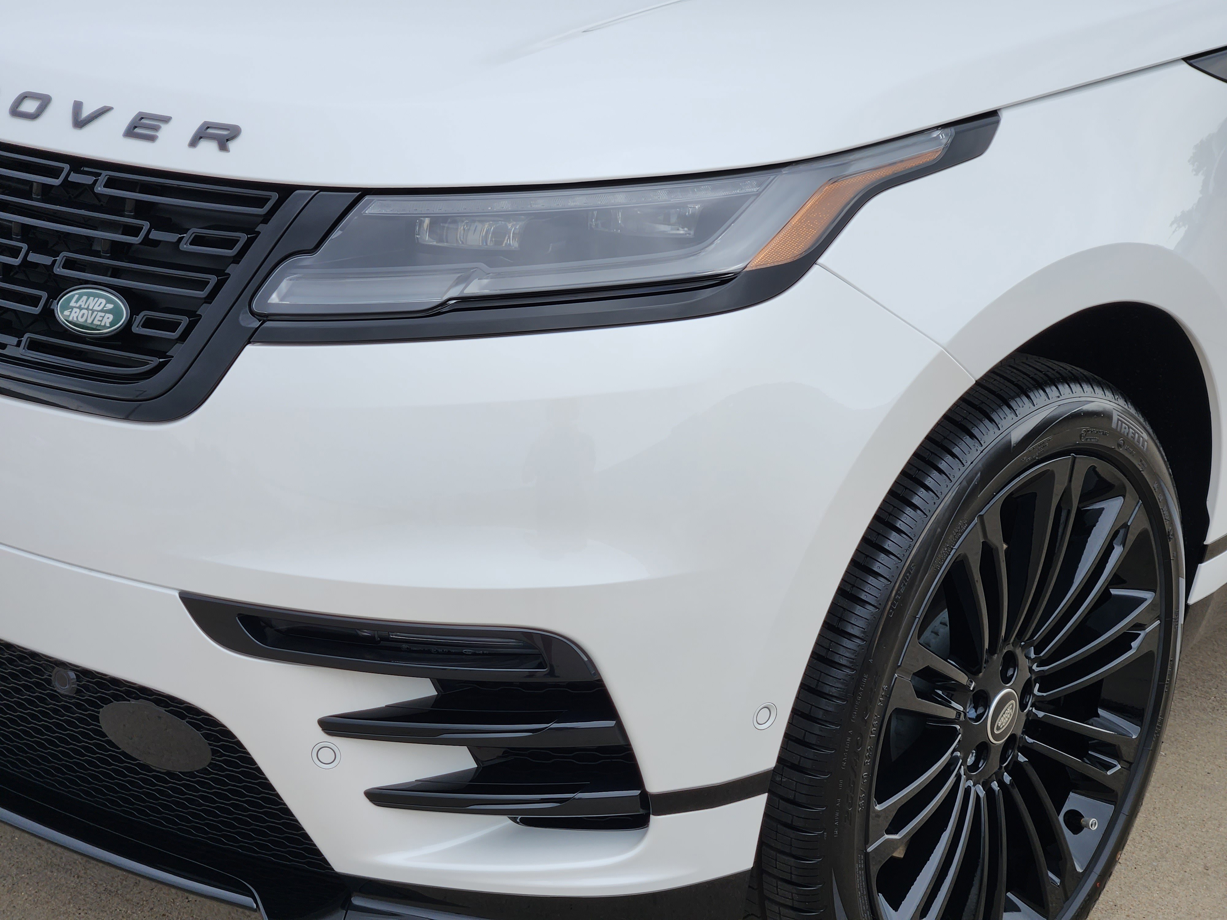 New 2026 Land Rover Range Rover Velar Dynamic SE image 9