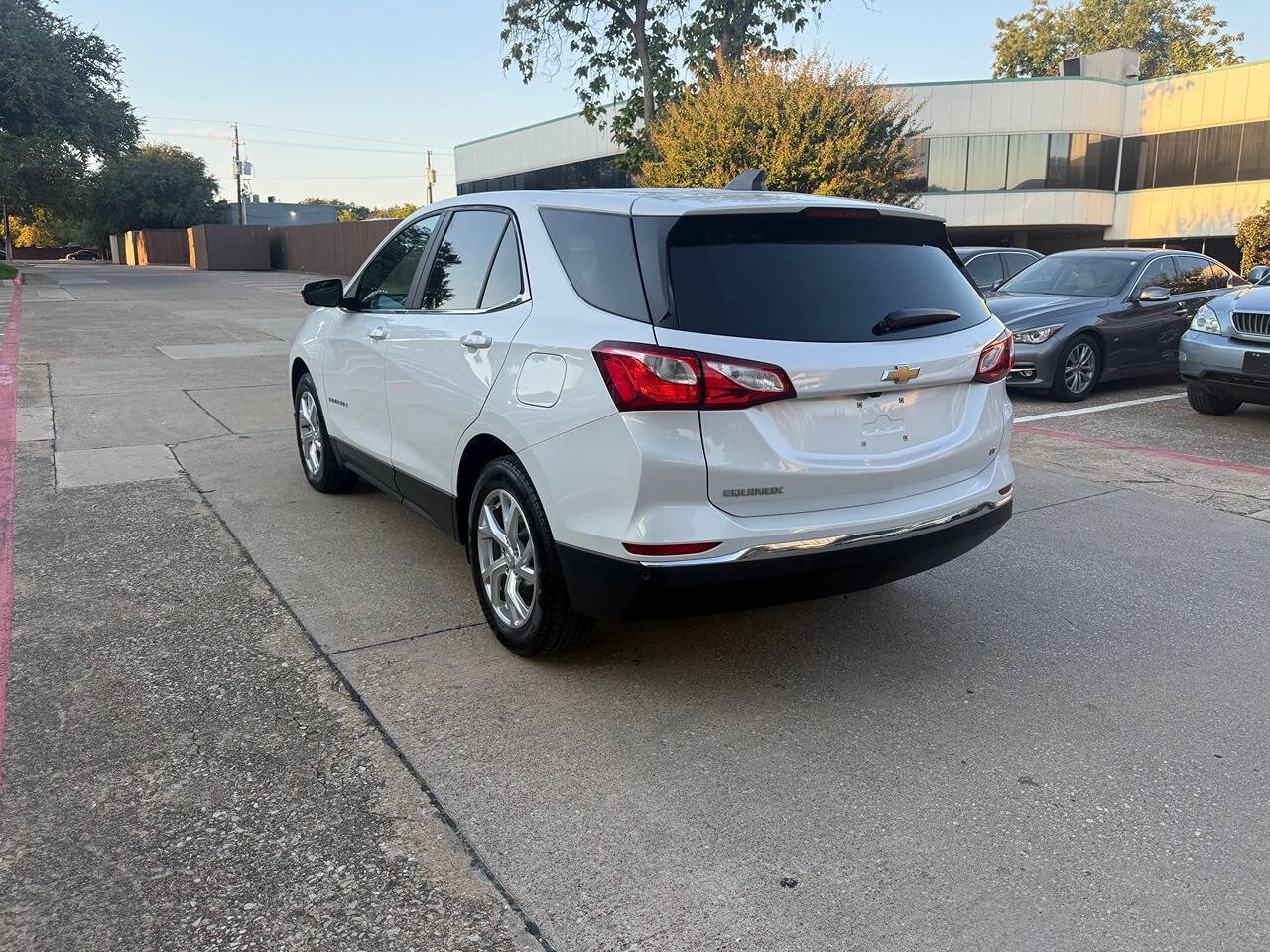 Used 2021 Chevrolet Equinox LT FWD image 4
