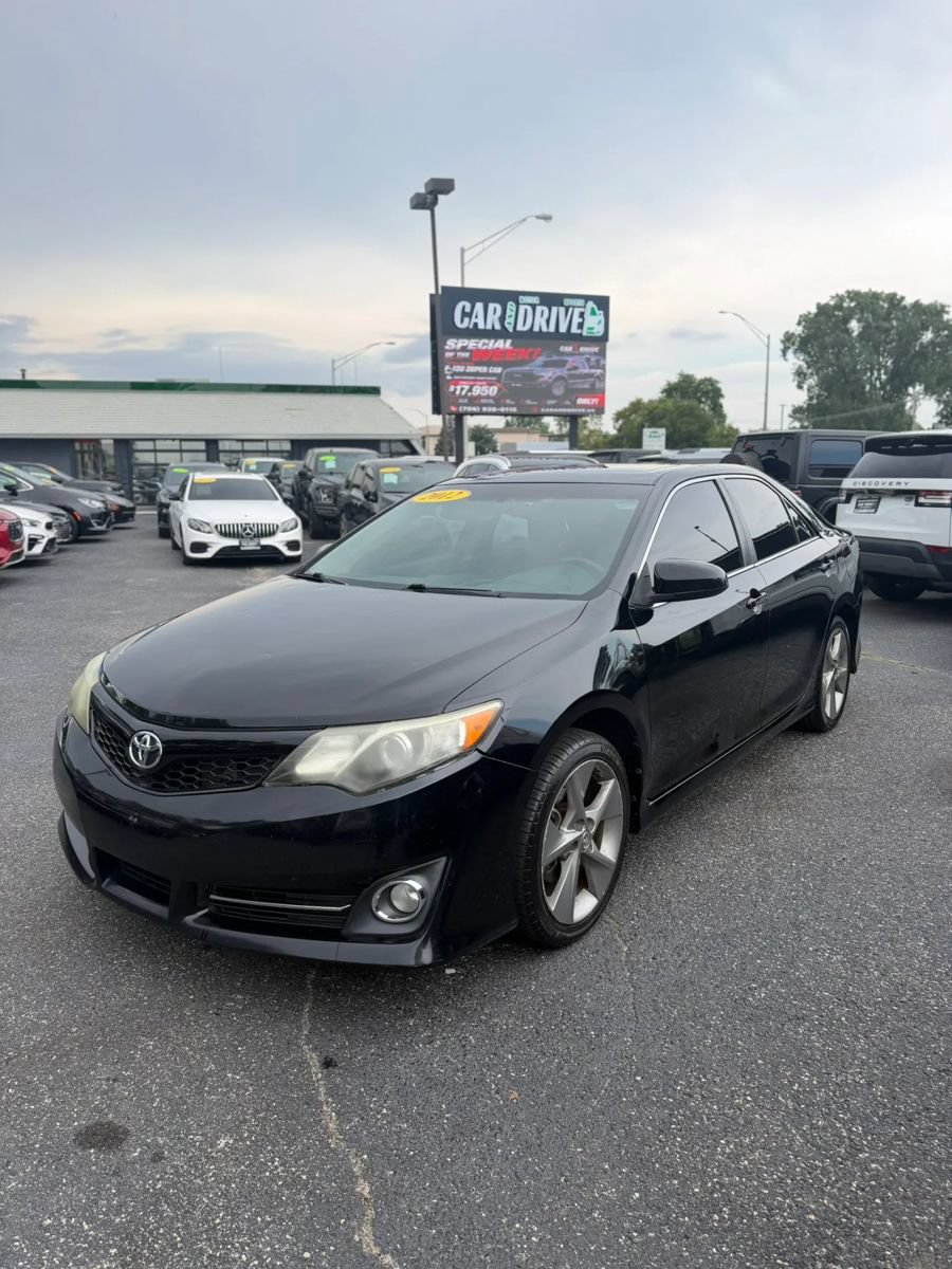 Used 2012 Toyota Camry SE FWD image 2