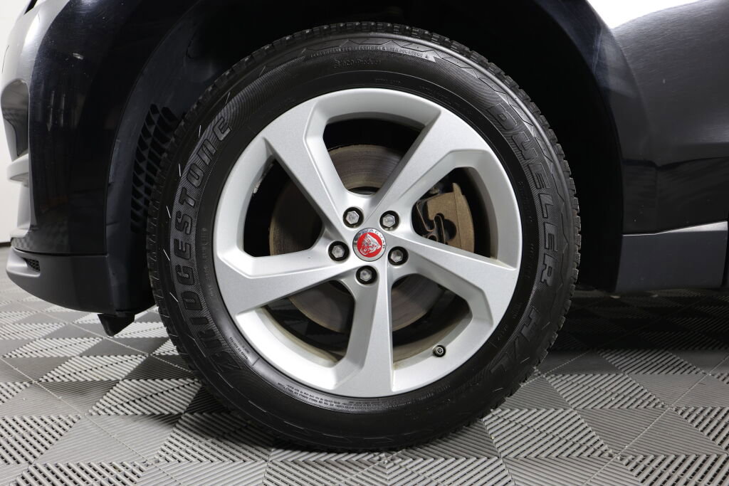 Used 2017 Jaguar F-PACE Premium image 9