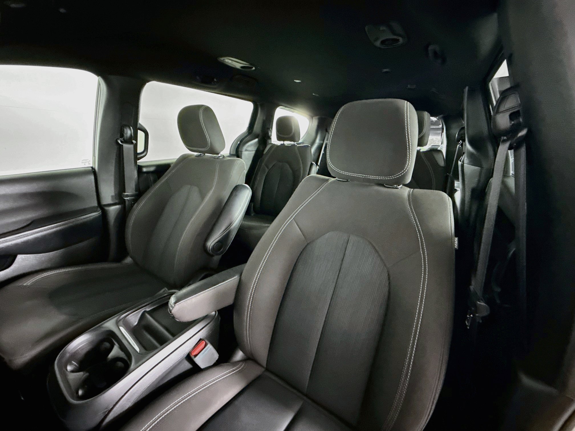 Used 2024 Chrysler Pacifica Touring FWD image 25