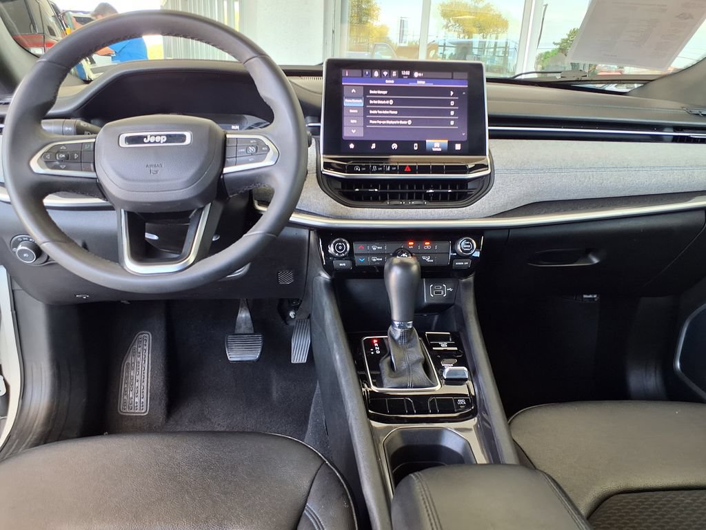 Used 2024 Jeep Compass Latitude AWD/4WD image 14
