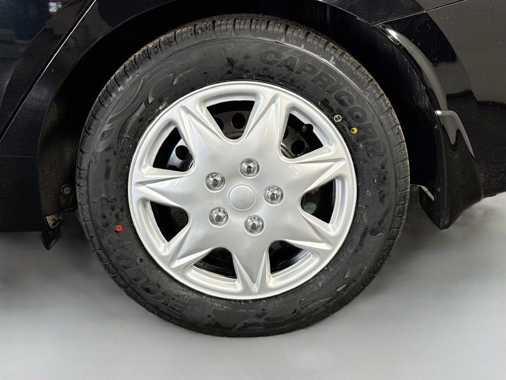 Used 2022 Nissan Versa S FWD image 35