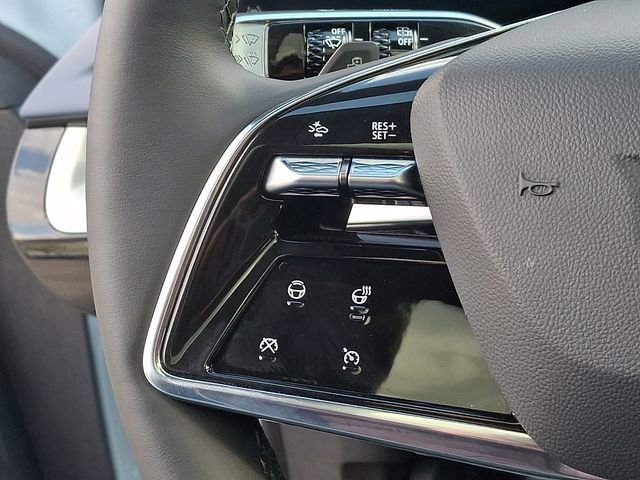 Used 2025 Cadillac Optiq Sport 2 AWD/4WD image 6