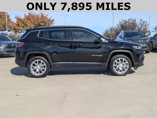 Used 2024 Jeep Compass Latitude image 4