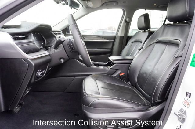 Used 2023 Jeep Grand Cherokee Limited w/ Luxury Tech Group II image 15