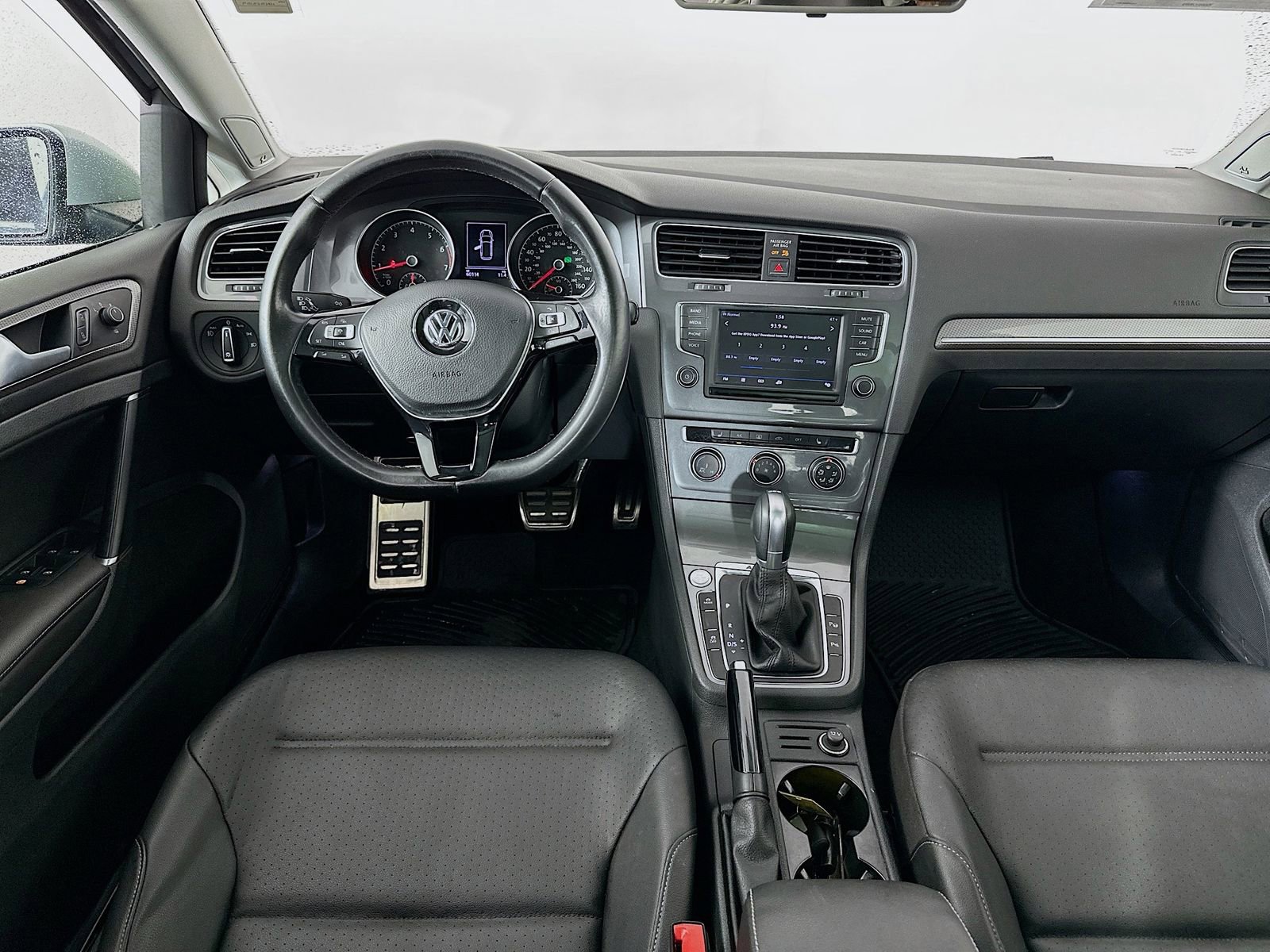 Used 2017 Volkswagen Golf Alltrack S image 24