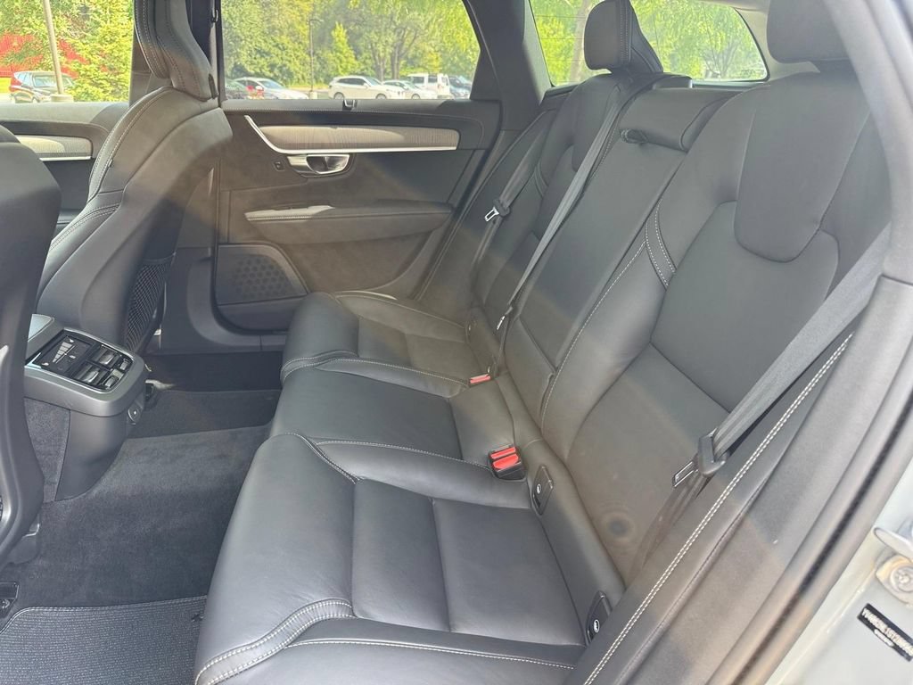 Used 2025 Volvo V90 B6 Cross Country Ultra AWD/4WD image 9