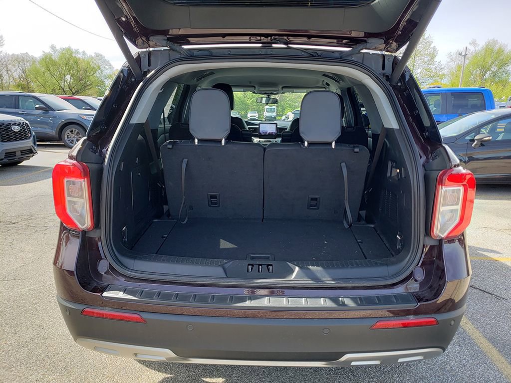 Used 2022 Ford Explorer XLT w/ Equipment Group 202A AWD/4WD image 8
