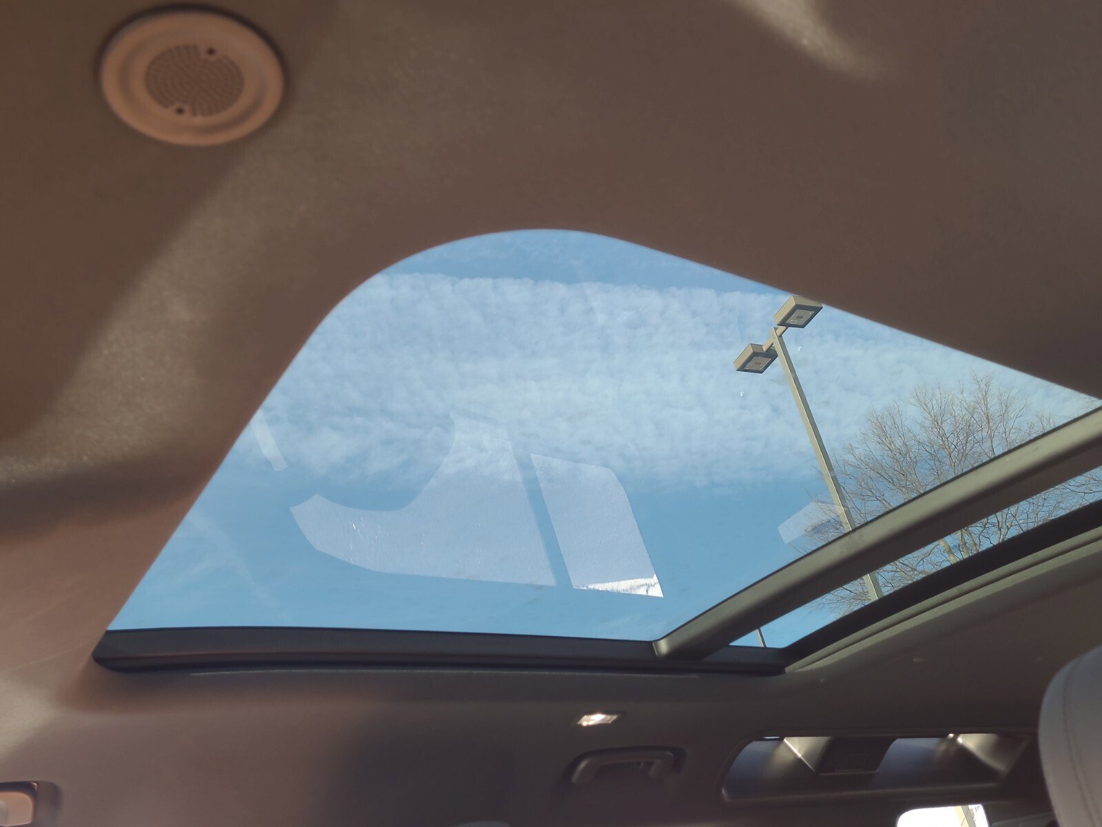 Used 2023 Land Rover Defender 110 X-Dynamic SE image 17